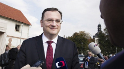 Mediální odborníci srovnali vystupování Nečase a komunistů