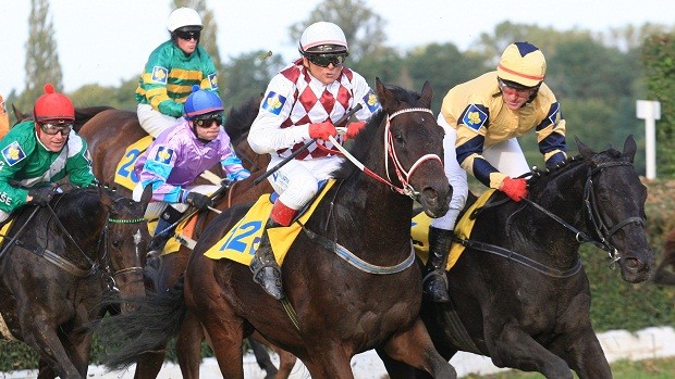 Velká pardubická: Žokej Faltejsek vyhrál stylem start-cíl, Váňa třetí