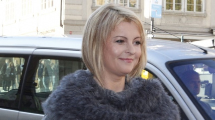 Večer začíná vysílat nový kanál Pětka. Tahounem je Bartošová