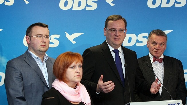 ODS řeší volební debakl, Nečas čelí kritice