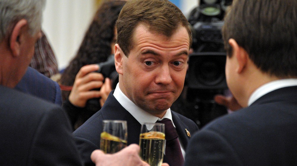 Ruská lekce lásky. Medveděv radí studentům, jak získat srdce vyvolené