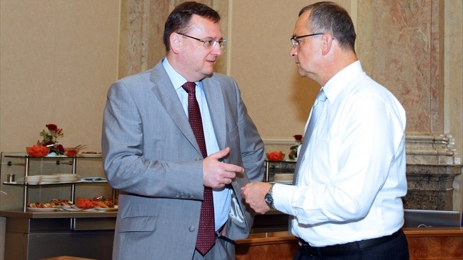 Doporučení ukončit sKarty vyvolalo spor mezi TOP 09 a ODS