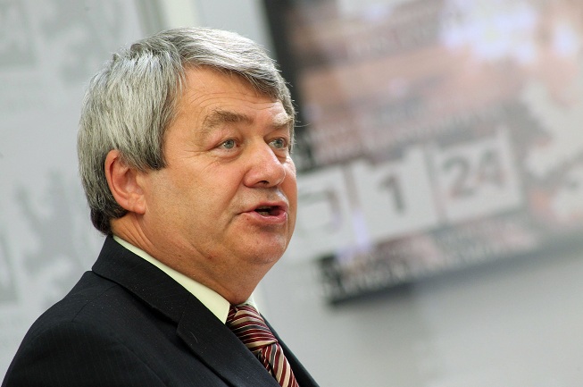 Protesty proti nám mohou vést k totalitě, varuje Filip
