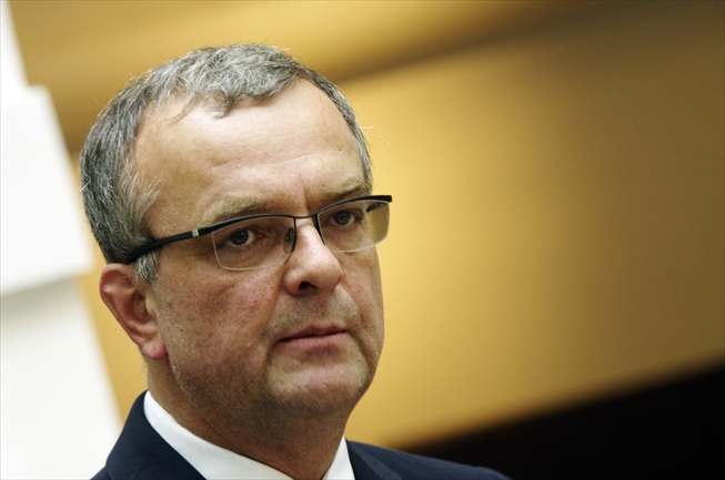 Kalousek: Jsem mizerně placen za složitou práci. Odchodem ztratím jen své okovy
