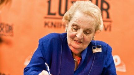 Albrightová: Nezapomeňte, kolik lidí pracovalo na demokracii v ČR