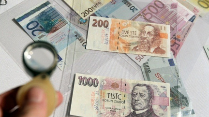 Kriminalisté dopadli pětici mladíků, kteří padělali bankovky