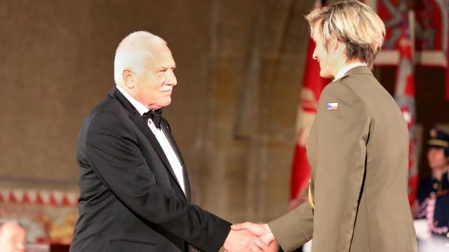 Klaus vyznamenal Špotákovou, Drahoše či spisovatele Filipa