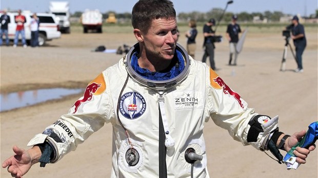 Létající hrdina Baumgartner před soudem!