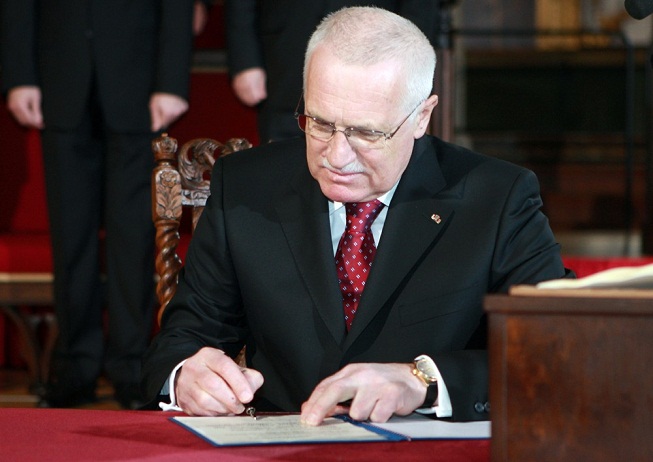 Klausův návrat prý pohřbili Topolánek s Tluchořem. Víme, co se dělo v zákulisí