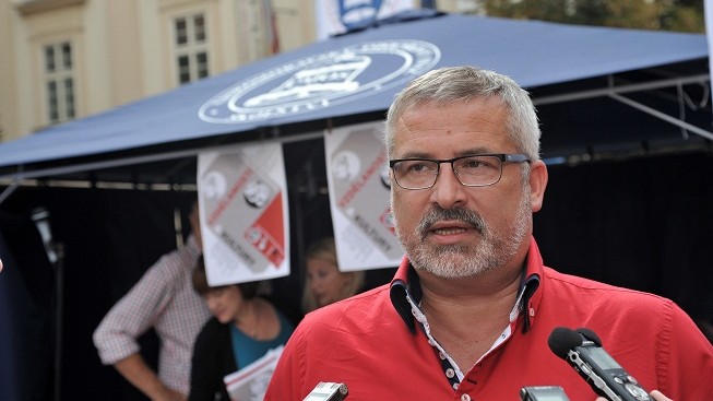 Ministerstvo školství: Škrty jsou nemožné, sáhlo by se na platy