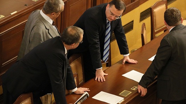 Nečas si mne ruce: Vláda ustála další hlasování o nedůvěře