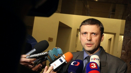 Poslanec ODS Pekárek odsouzený za korupci odmítá složit mandát