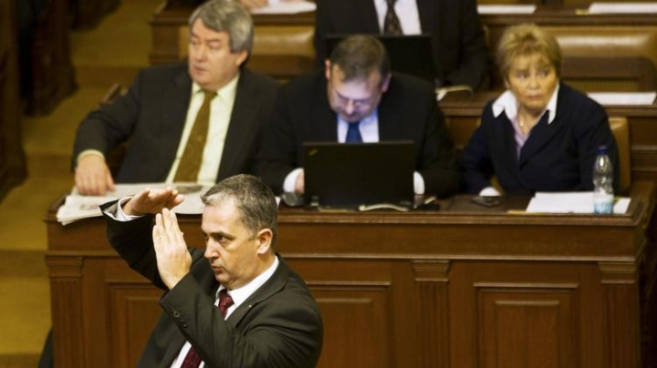 Interpelace: Opozice běsnila kvůli nepřítomnosti premiéra