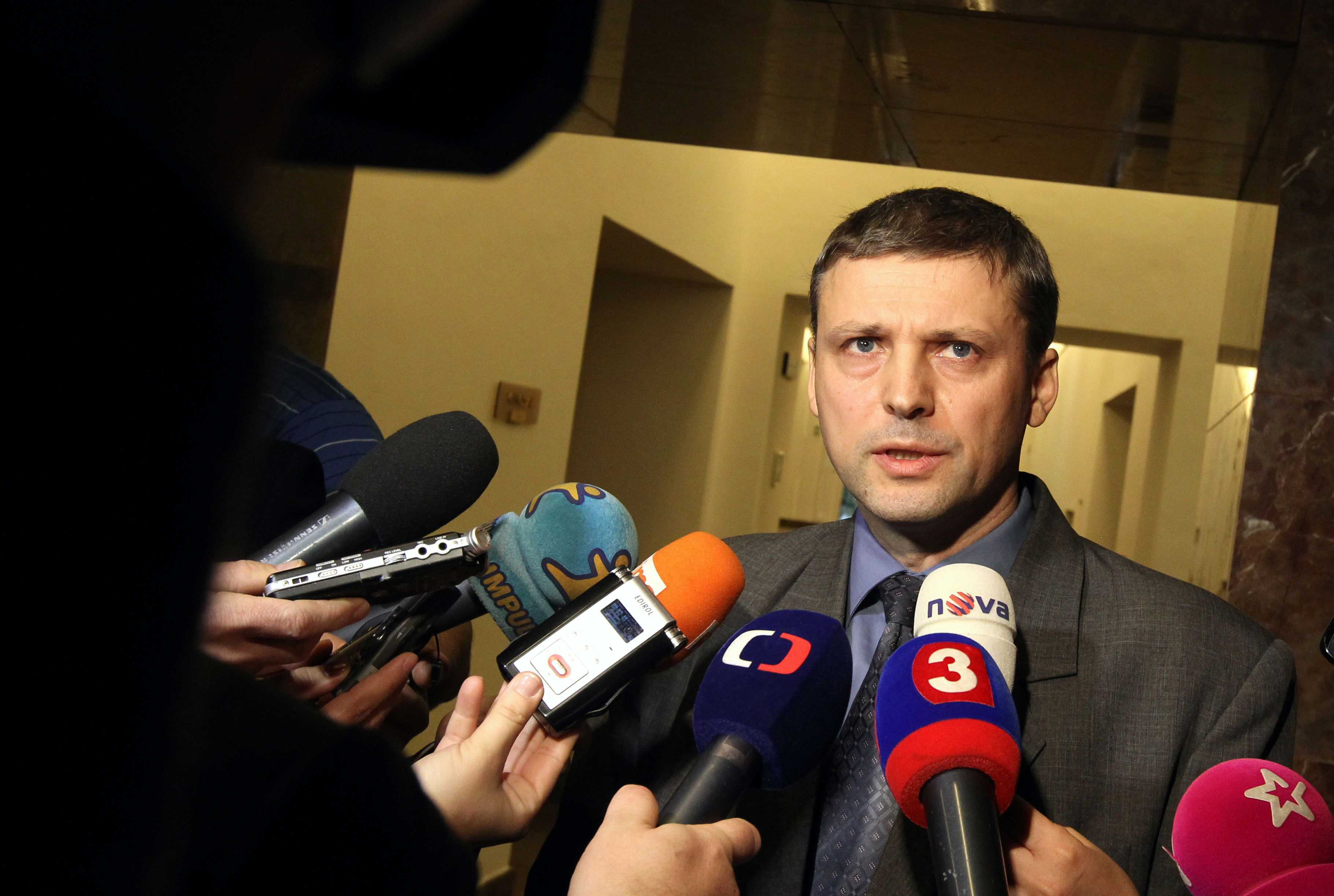 Pekárkovi může odebrat poslanecký mandát jediná osoba, shodli se experti