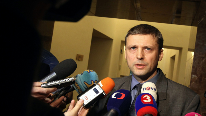 Sněmovní výbor vydal Pekárka před soud bez prodlevy