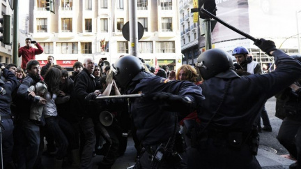 Řečtí demonstranti napadli německého konzula