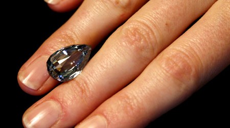 Vzácný modrý diamant vydražili za 217 milionů!