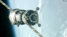 Trojice kosmonautů z ISS se bezpečně vrátila na Zemi. Po 164 dnech