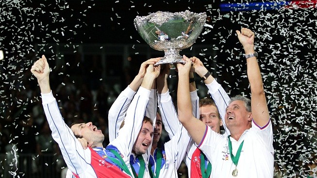 Češi stíhají Španělsko. Tenisté si výhrou upevnili druhé místo