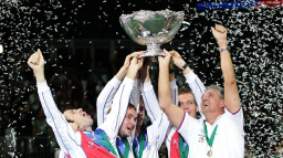 Češi stíhají Španělsko. Tenisté si výhrou upevnili druhé místo