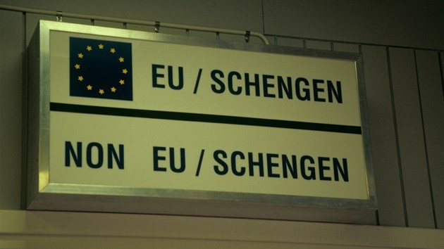 Vnitro chce umožnit cestování na občanku i mimo EU