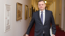 Nařízení z Hradu: Ministerstvo obrany povede dočasně Nečas
