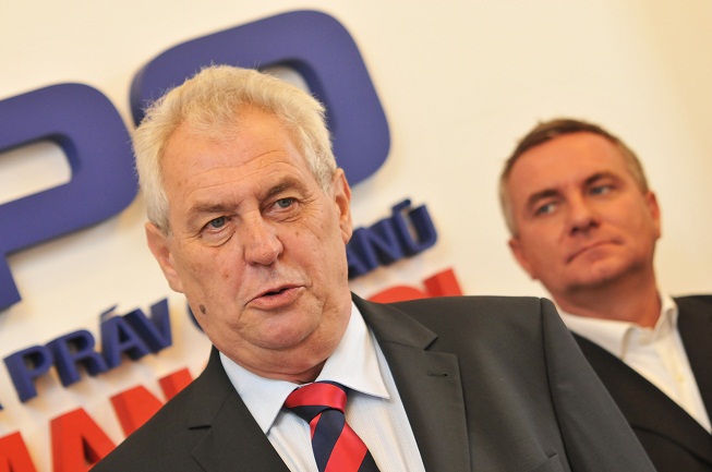 Noviny vytáhly nařčení o falešných sponzorech. Zemanův tým to čekal