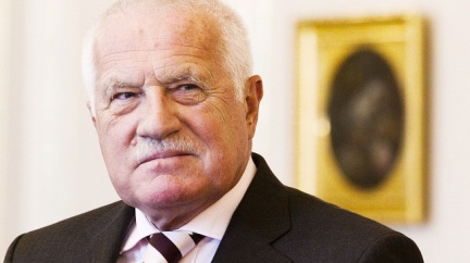 Klaus dostal hanlivou SMSku. A bulvár ji zveřejnil