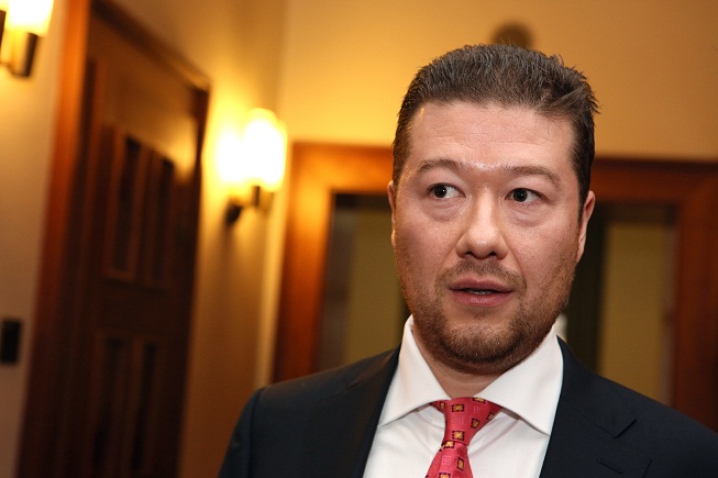 Poslanci chtějí mluvit s Okamurou. Prý hrozí konec jeho kariéry