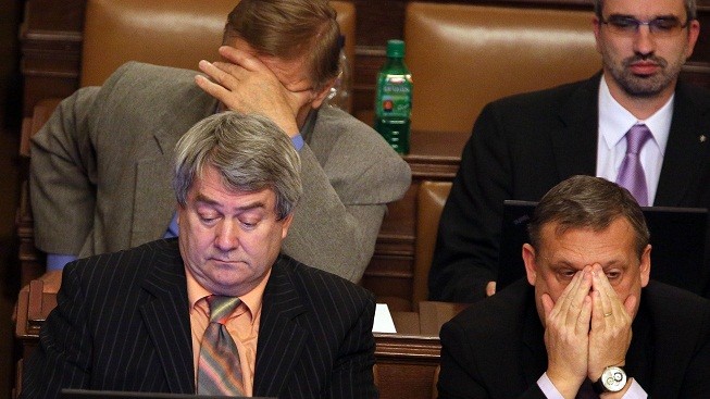 Komunisté jednali se Zemanem o předčasných volbách. Zemanův názor se tají