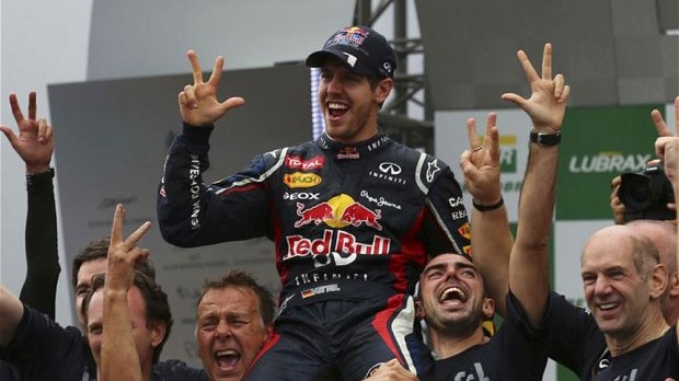 10 tisíc liber pro každého: Vettel zajistil zaměstnancům Red Bullu bonus