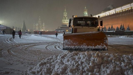 Moskva je již druhý den lapena ve sněhové pasti