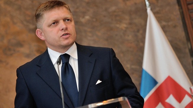 Fico při návštěvě výsadkářů udělal tisícovku kliků