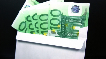 Deset milionů! Důchodkyně zapomněla v autobuse celoživotní úspory