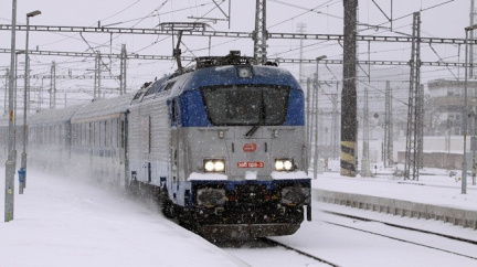 Sněžení přerušilo provoz na trati Praha Radotín - Smíchov
