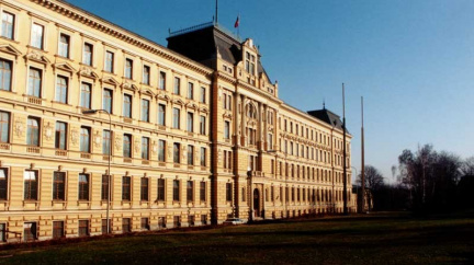 Ministerstvo obrany prodává majetek, potřebuje další půlmiliardu