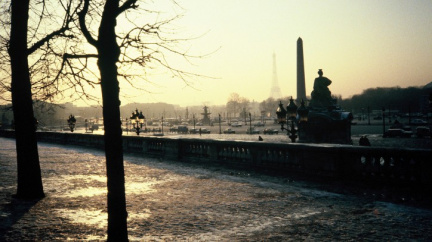 Chystáte se do Paříže? Vezměte si brusle, v centru je obří kluziště