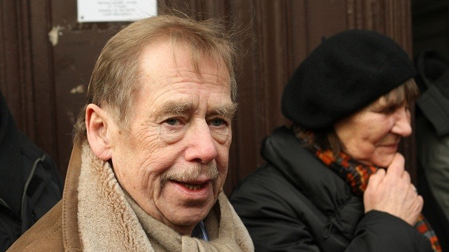 Vdova Dagmar zve občany na vzpomínkovou mši roku od úmrtí Václava Havla