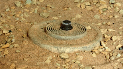 Muž přinesl berounským policistům minu. V ČR totiž probíhá zbraňová amnestie