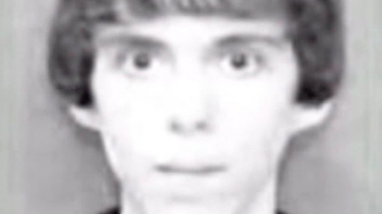 Šílený střelec z Newtownu byl pohřben