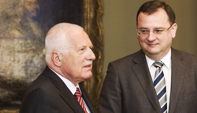 Odejde Klaus a přijde někdo ještě tvrdší. Co může potkat Nečase?