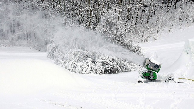 Na horách se lyžuje. Technický sníh je jistota
