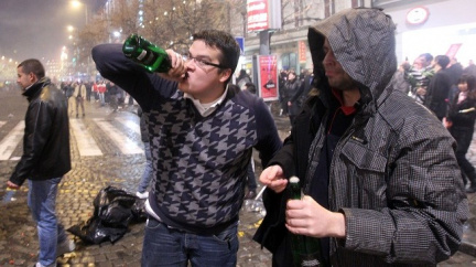 Češi slavili přelom roku v klidu, alkohol ale zavinil rvačky i úrazy