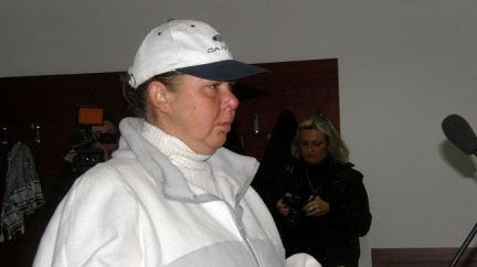 Žena nechala chladnokrevně zemřít spolubydlící. Místo 2 dostala 10 let