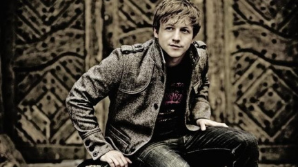 Nadvláda tuzemských písničkářů v hitparádě trvá