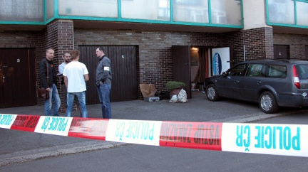 Rodinný masakr: Muž pobodal 3 příbuzné a zabil se skokem ze 7. patra