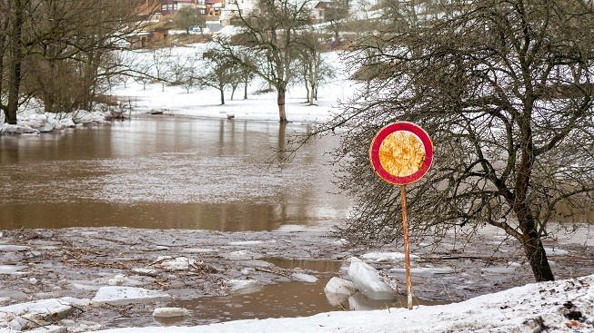 Meteorologové varují před nebezpečným zvedáním řek