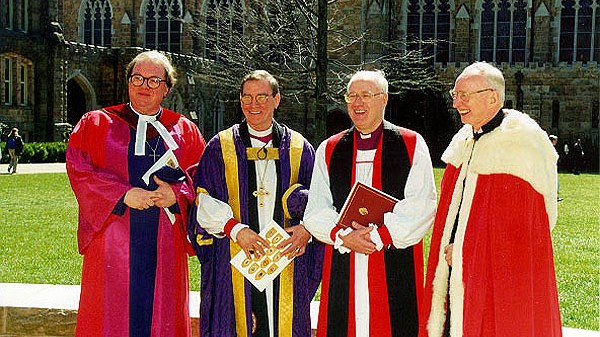 Anglikánská církev revoltuje: Povolila svěcení homosexuálních kněží