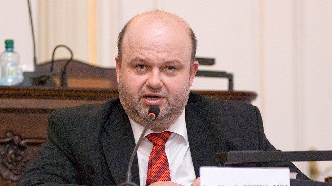 Pecina se sešel s Červíčkem a Lessym, šéfa policie zatím nevybral
