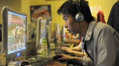 Posedlost syna online hraním přiměla otce k drastické akci. Najal si vrahy